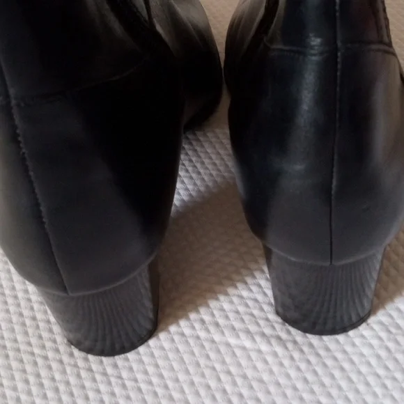 Clarks Ankle Boot 8.5 - Picture 3 of 8